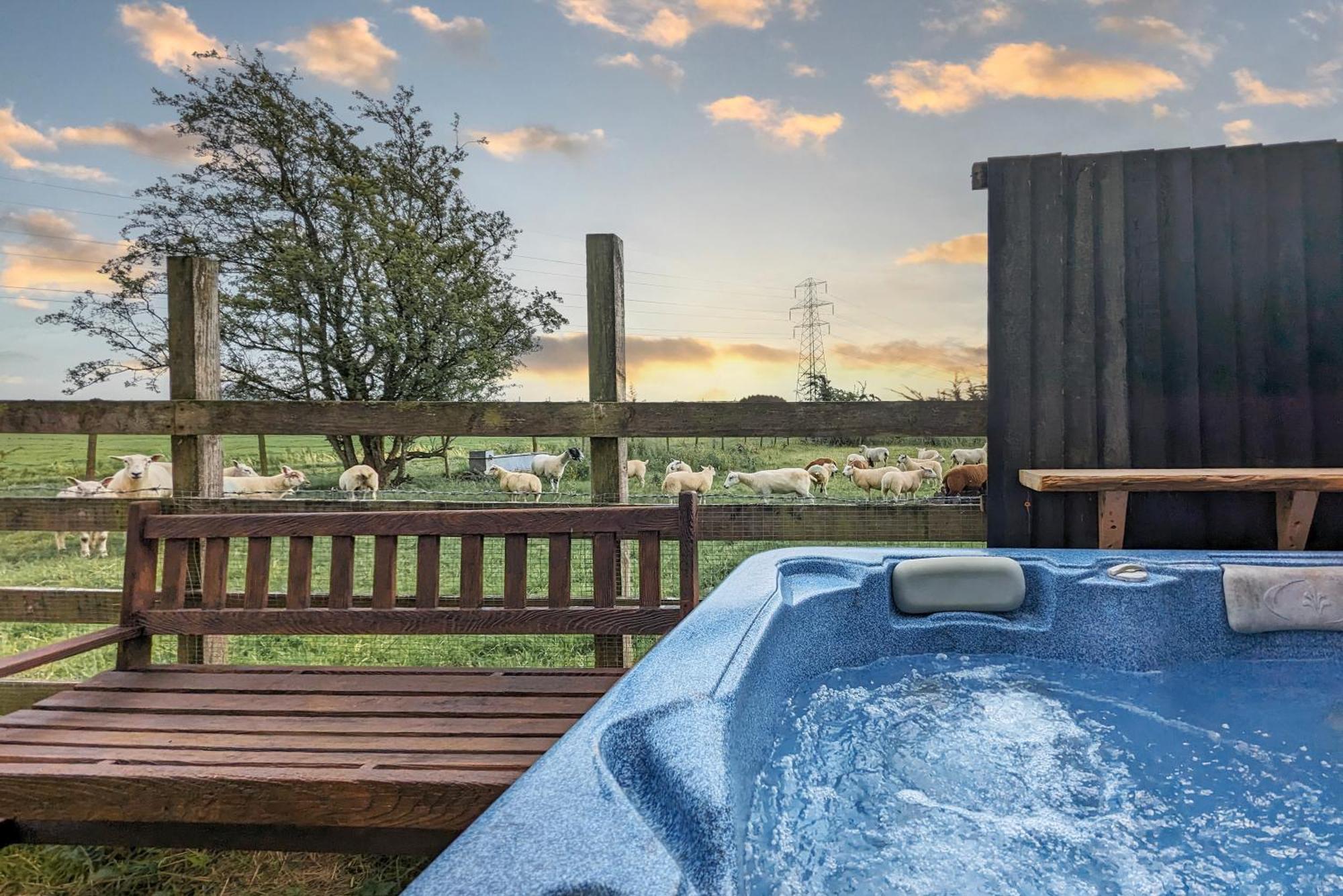 The Gilpin Farmhouse, Lake District Getaway Levens Exterior foto